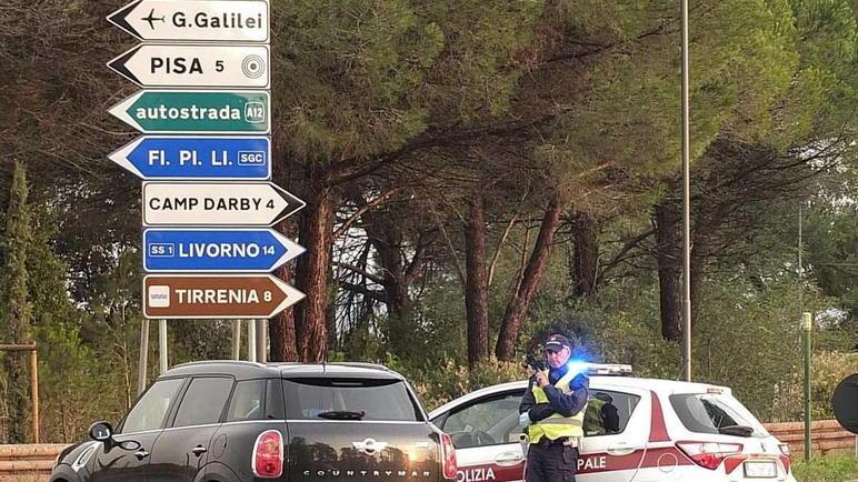Infuria una tromba d’aria Diversi danni sul litorale e crolli lungo le strade