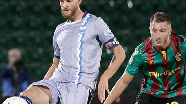 Viviani lotta su ogni pallone Esposito sbaglia la serata