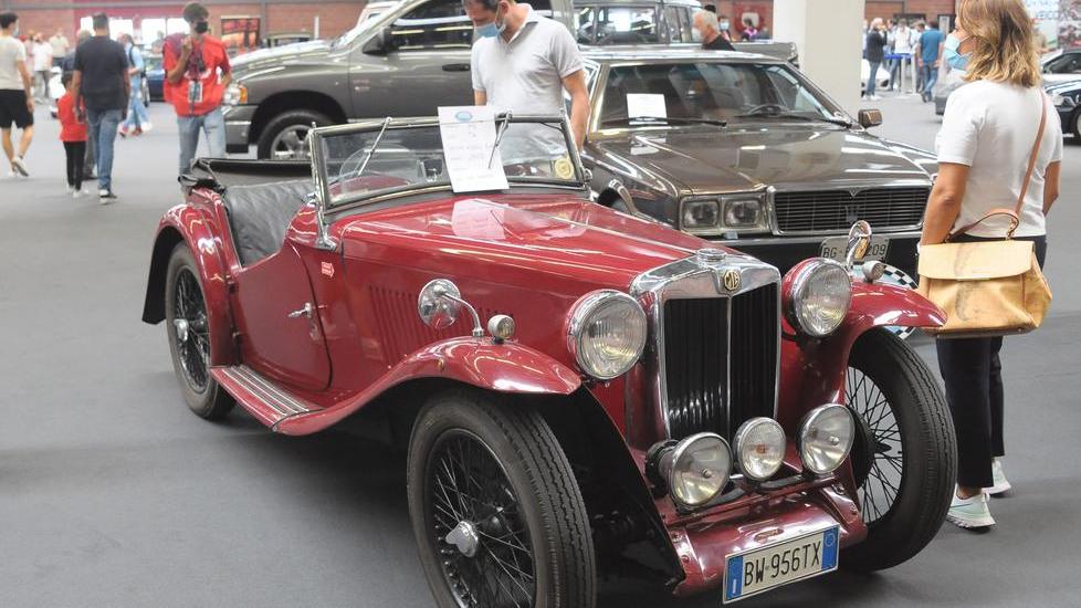 La pioggia non ferma la passione dei visitatori del Motor Gallery