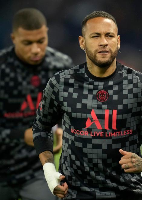 Il Psg tra stelle e tensioni Ora Mbappé attacca Neymar «Il clochard non me la passa»