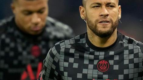Il Psg tra stelle e tensioni Ora Mbappé attacca Neymar «Il clochard non me la passa»