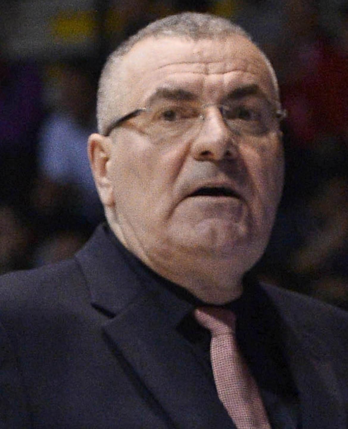 Fortitudo, Repesa si dimette
