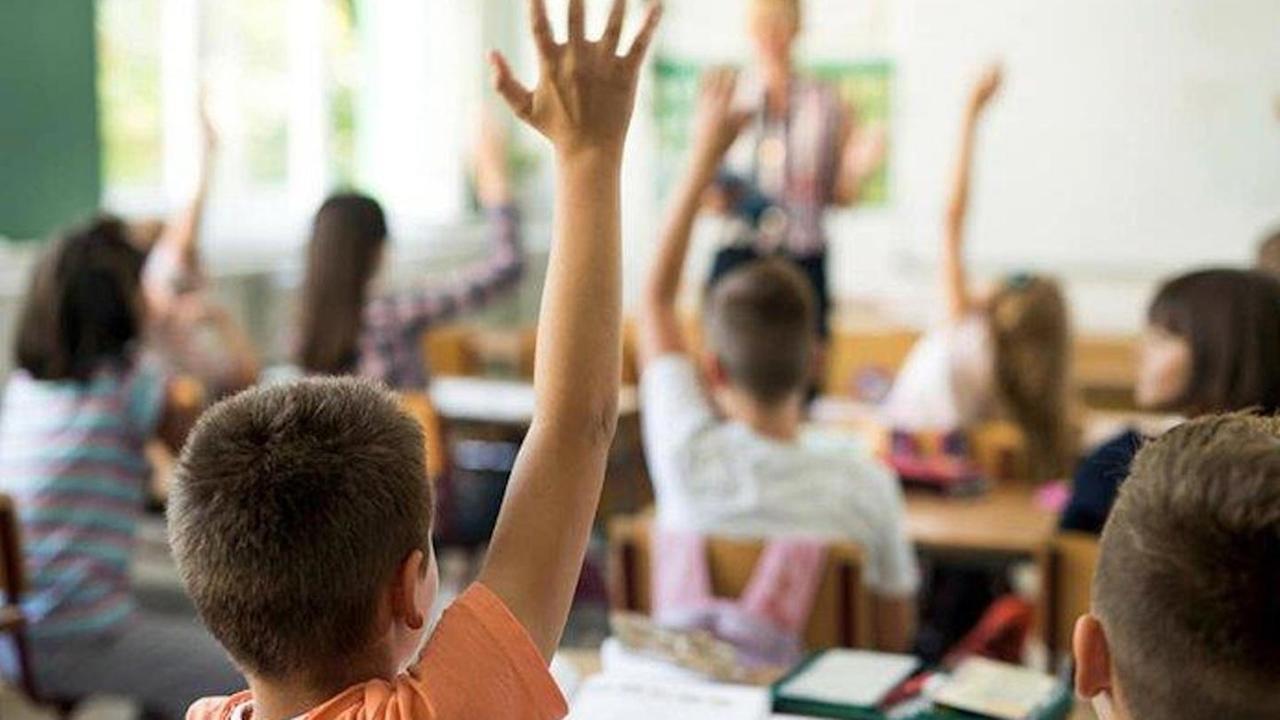 L’Avis dona materiale scolastico ai bambini delle primarie