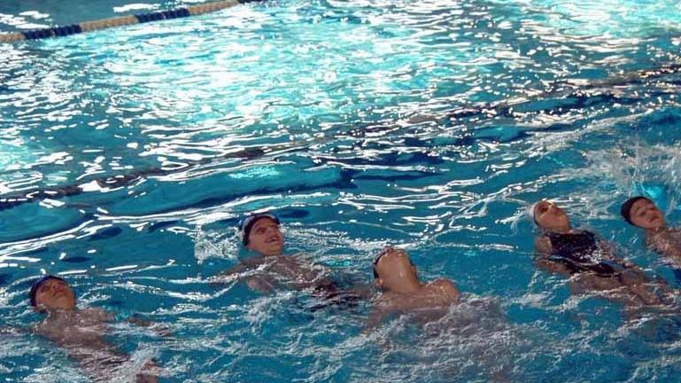 Onifai organizza i corsi di nuoto in piscina per i bambini 