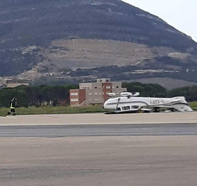 Un ultraleggero si è ribaltato in pista 