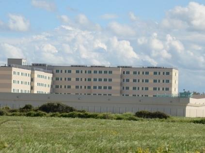 Aggressione in carcere ferito un agente a Bancali