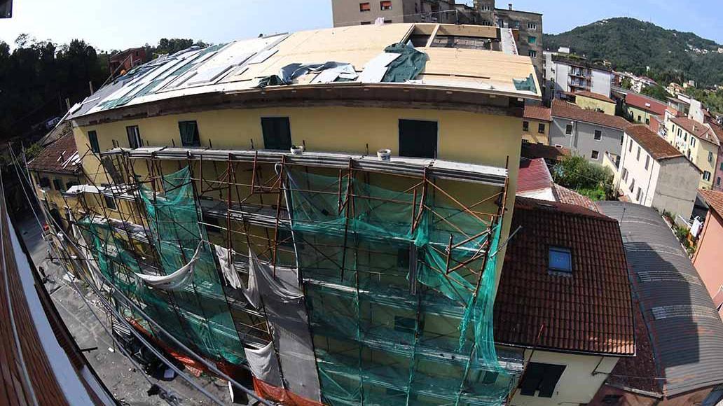 Maltempo, il raccconto della paura: «La casa ha cominciato a tremare, volava di tutto»