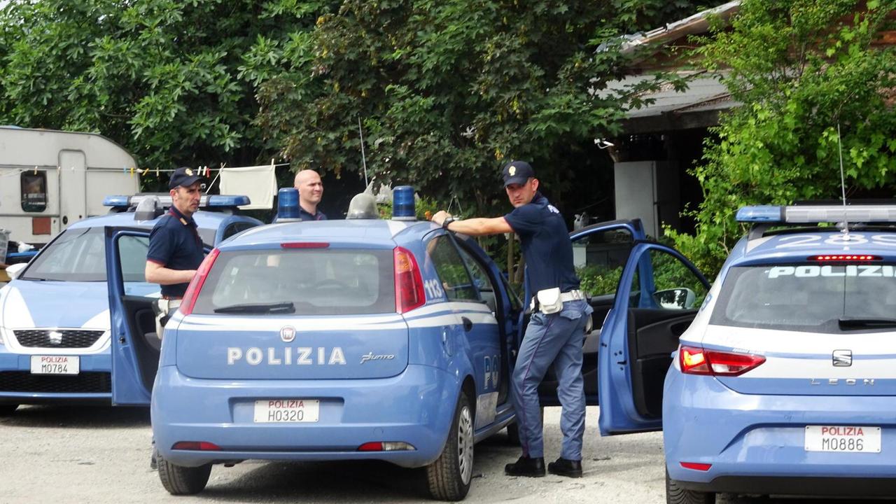 Auto della polizia (foto d'archivio)