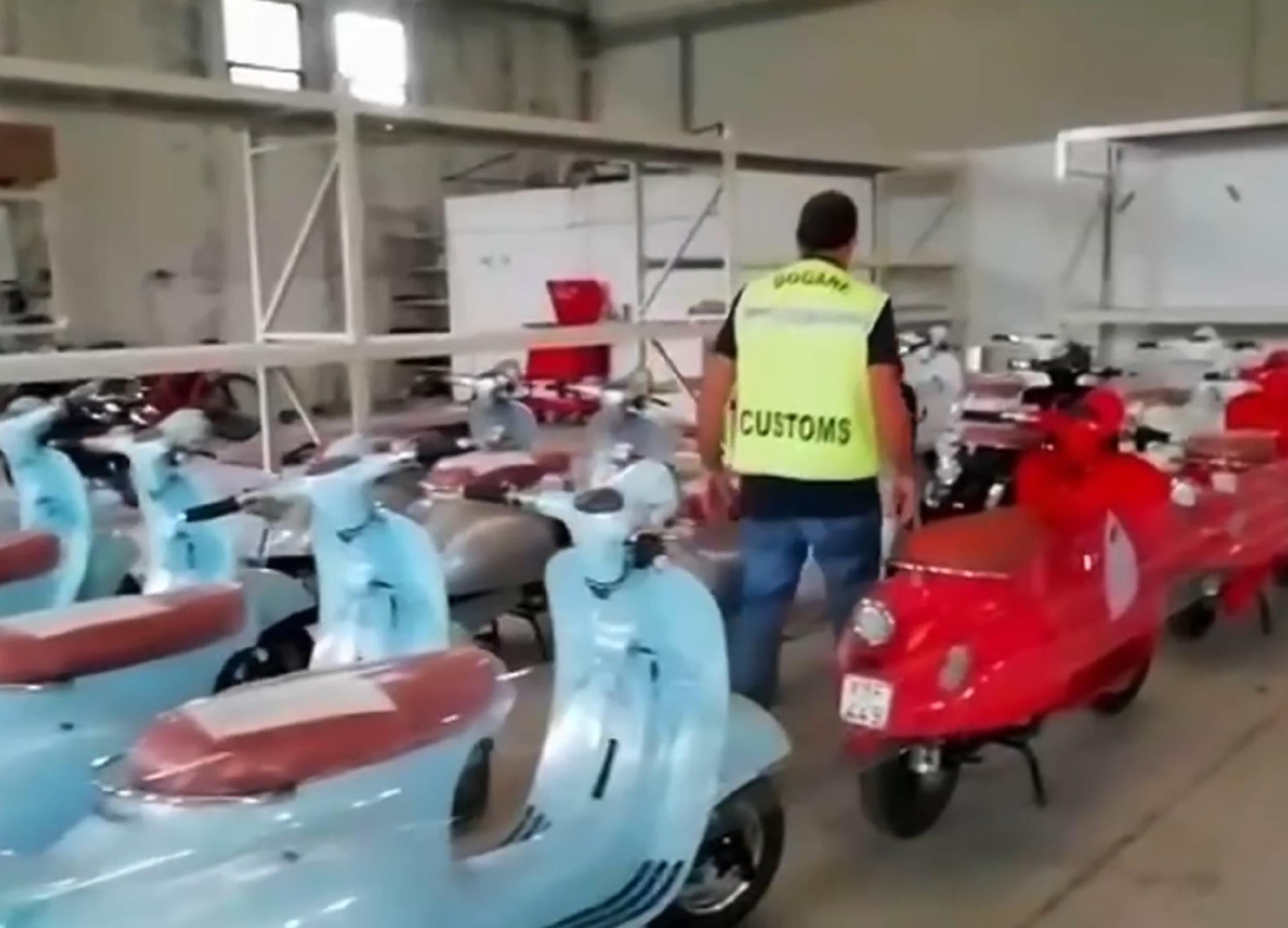 Alcune Vespa sequestrate dall’Agenzia delle dogane e dei monopoli
