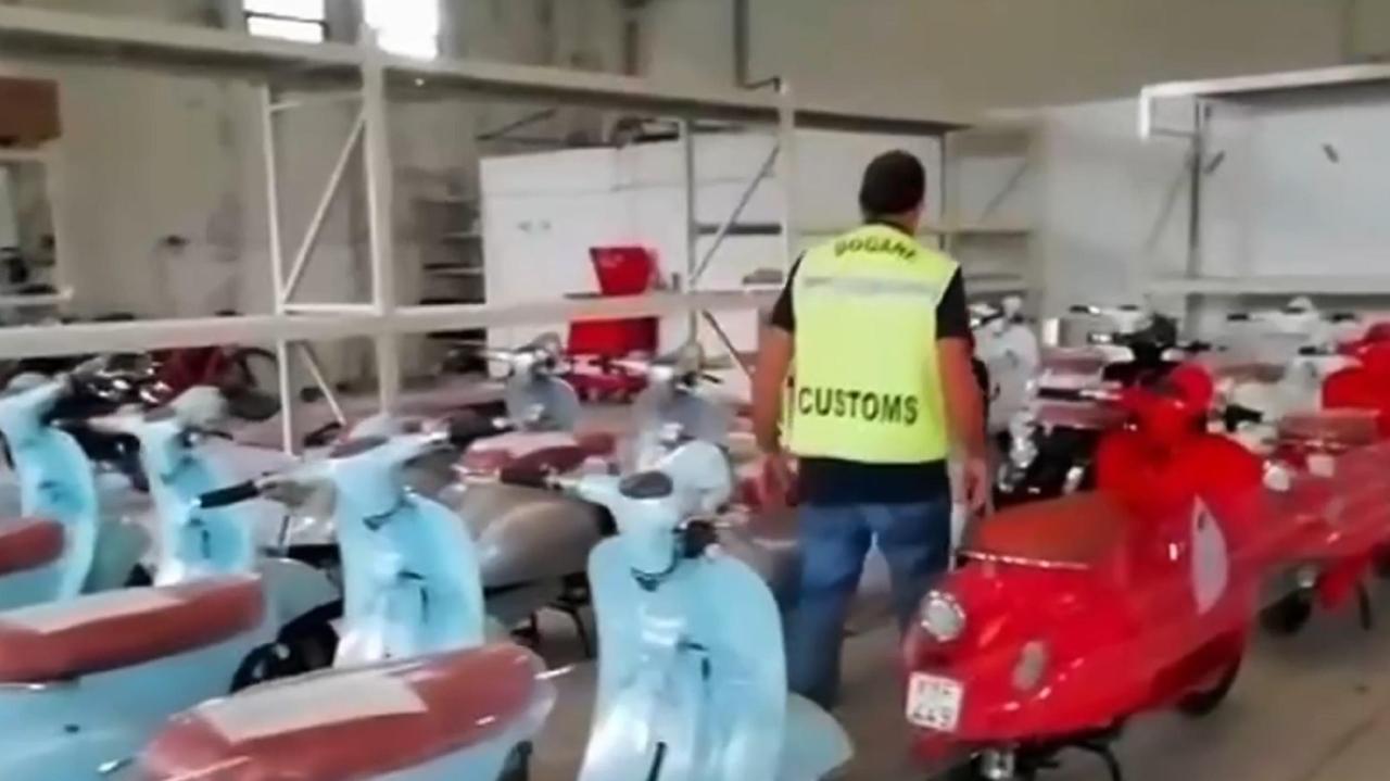 Alcune Vespa sequestrate dall’Agenzia delle dogane e dei monopoli