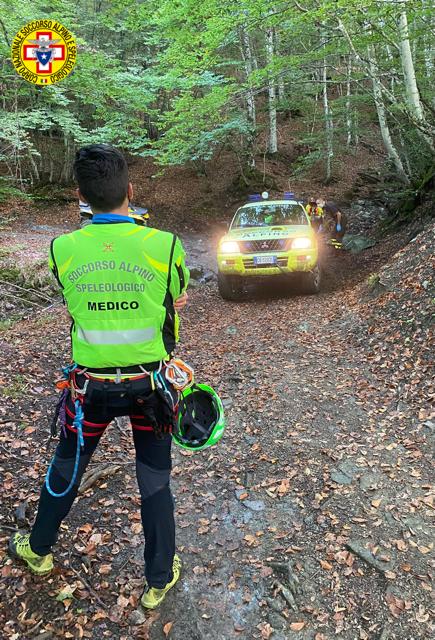 I soccorritori sul luogo del ritrovamento dell'uomo