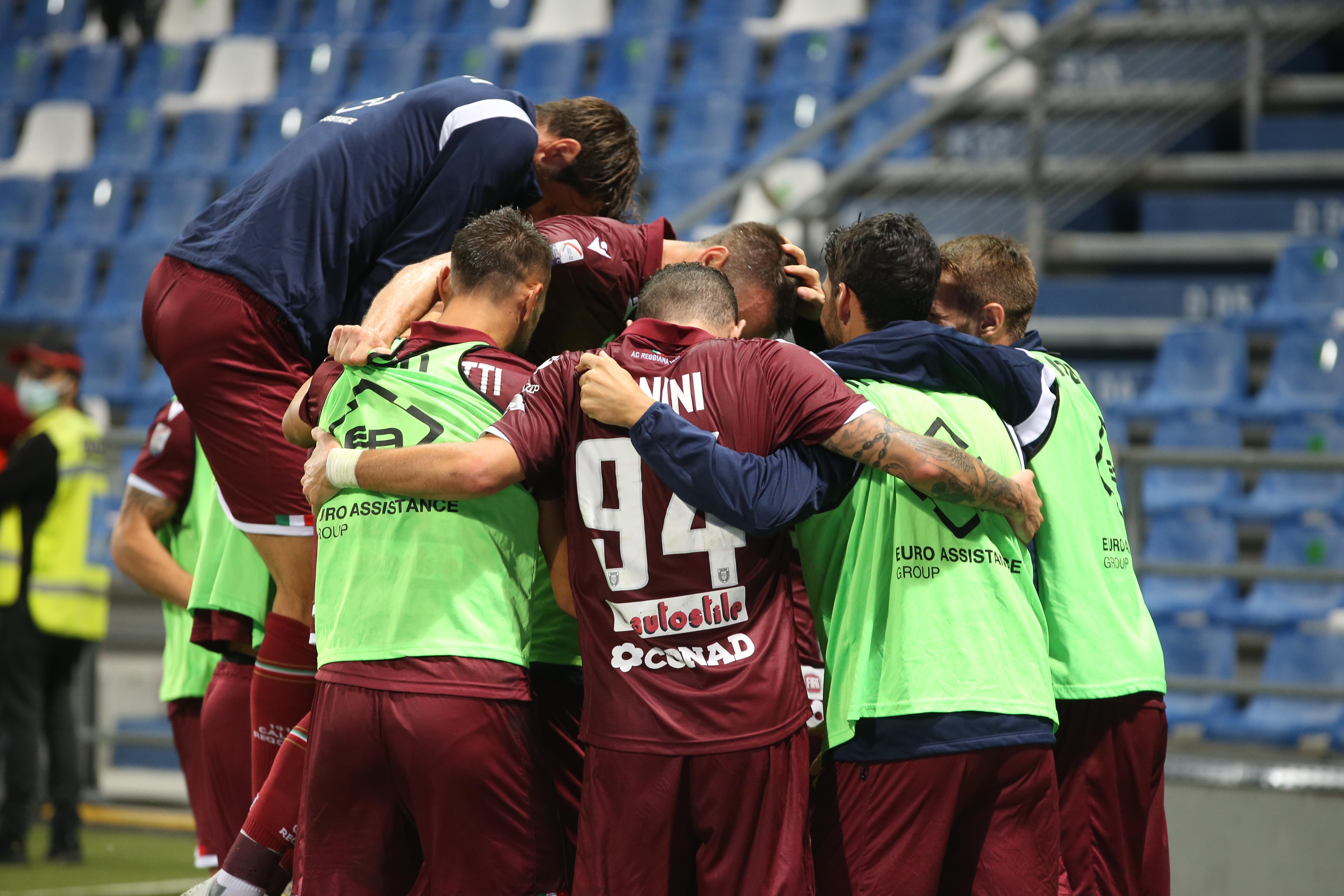 La gioia dei granata per la terza vittoria di fila