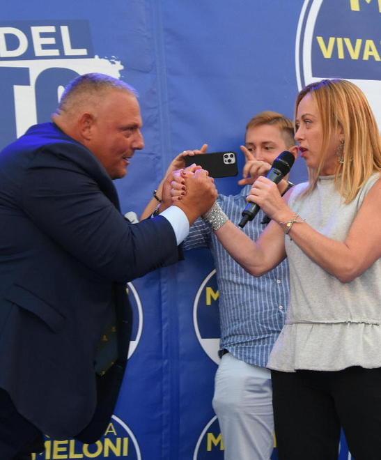 Giorgia Meloni alla piazza «Fatelo vincere subito» 