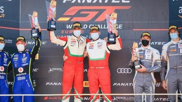 Fantastico Bertolini: trionfa a Valencia Iacoi-Sarchi a testa alta nel trofeo Yamaha R3