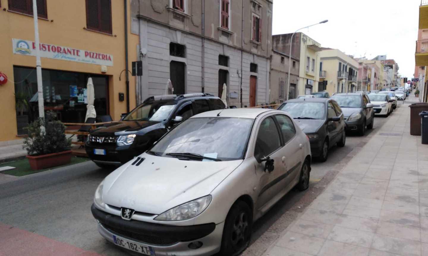 Auto abbandonata colleziona multe