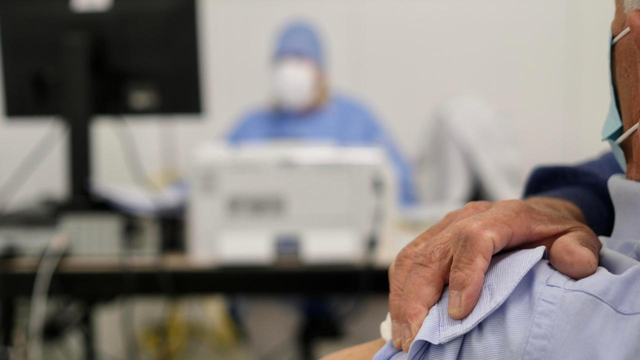 Vaccino in Toscana, terza dose per 320mila over 80