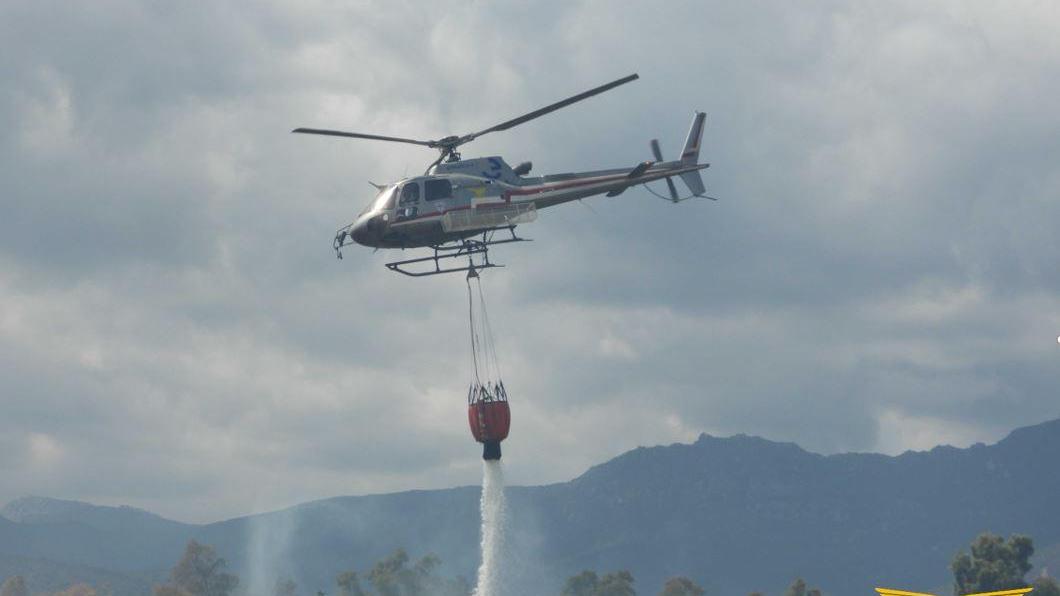 Incendi, mezzi aerei in azione in cinque zone dell'isola