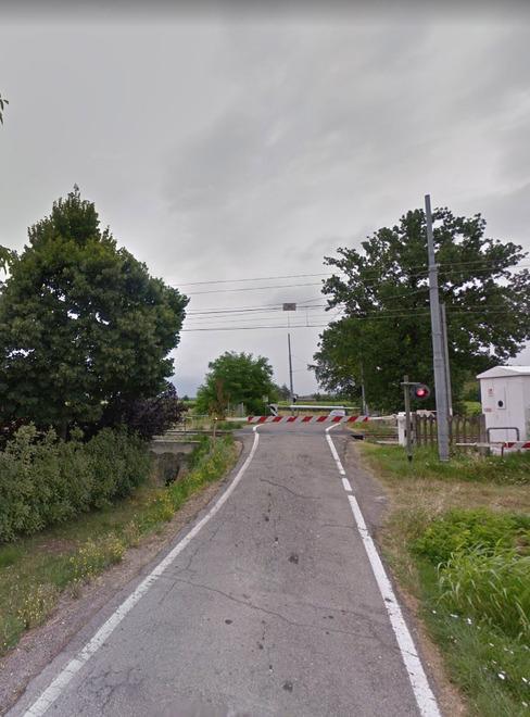 Modena. Le sbarre si alzano ma il treno passa: tragedia sfiorata 