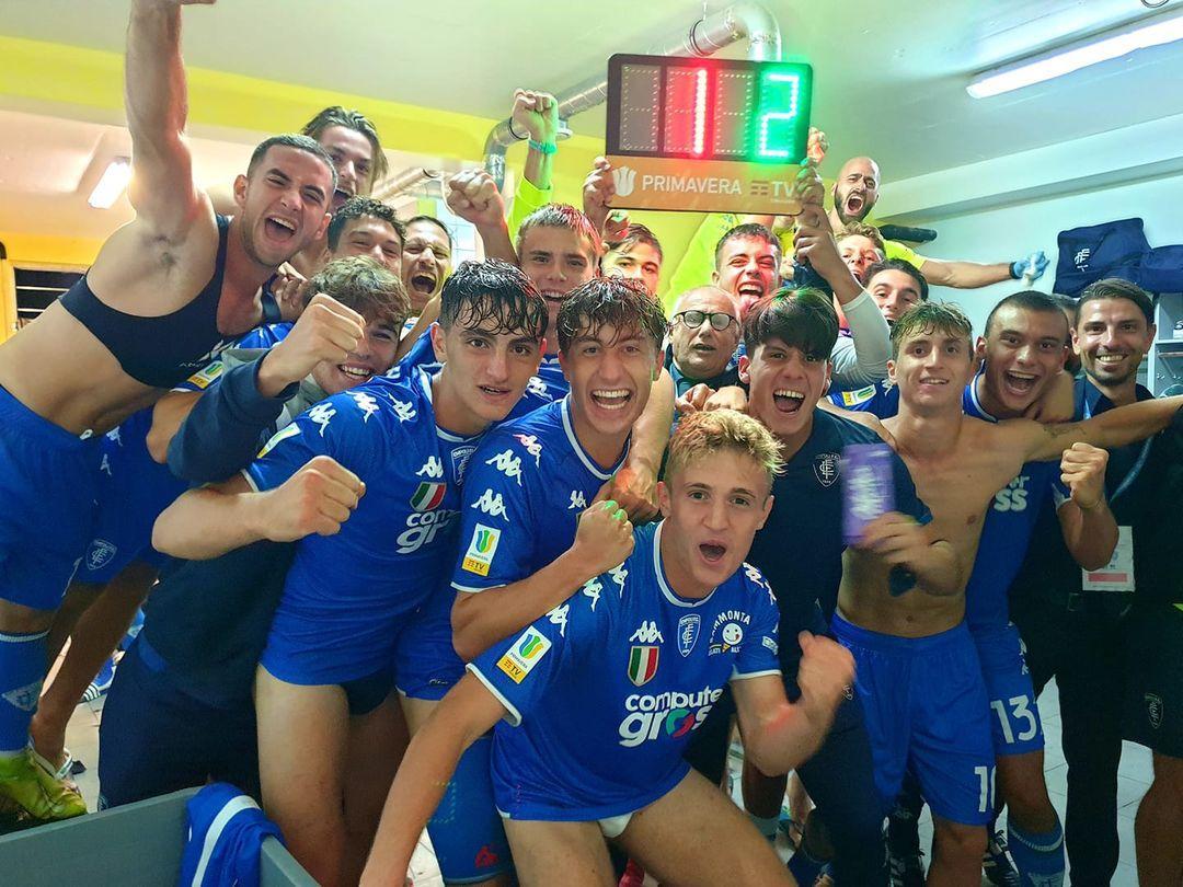 L'esultanza degli azzurri alla fine della partita (foto Empoli Fc)