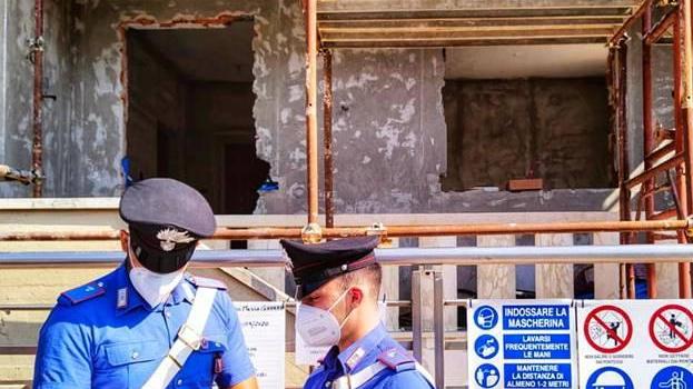 Cantieri edili senza sicurezza: due super-multe e una denuncia