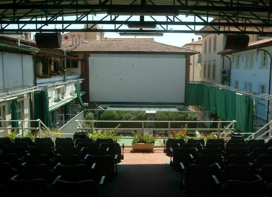 Una galleria coperta là dove una volta si proiettavano i film dell’ex Supercinema 