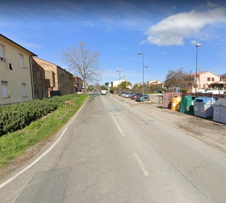 Muratore cade mentre è in cantiere e si infilza il braccio con un ferro 