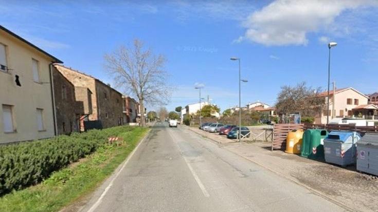 Muratore cade mentre è in cantiere e si infilza il braccio con un ferro