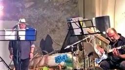 Poesia, musica, suoni e luci Peppe porta la magia in piazza
