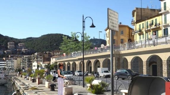 Un porticato in via Barellai a copertura delle pescherie