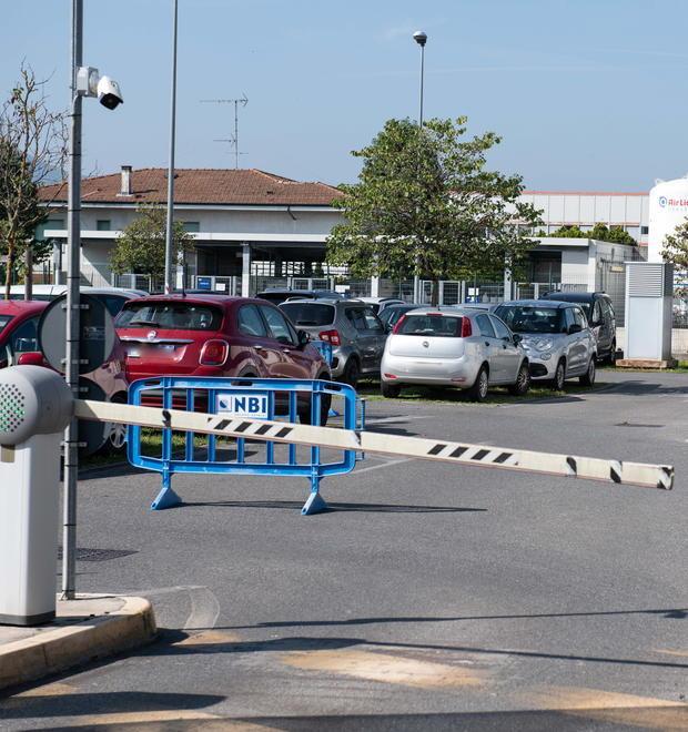 Urtata nel parcheggio, gravissima un’infermiera 