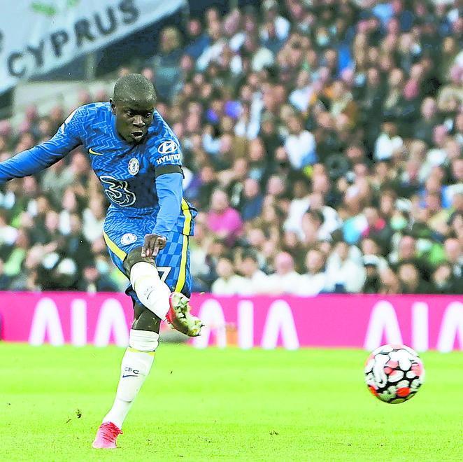 Non è vaccinato: Kante ha il Covid e salta la Juve 