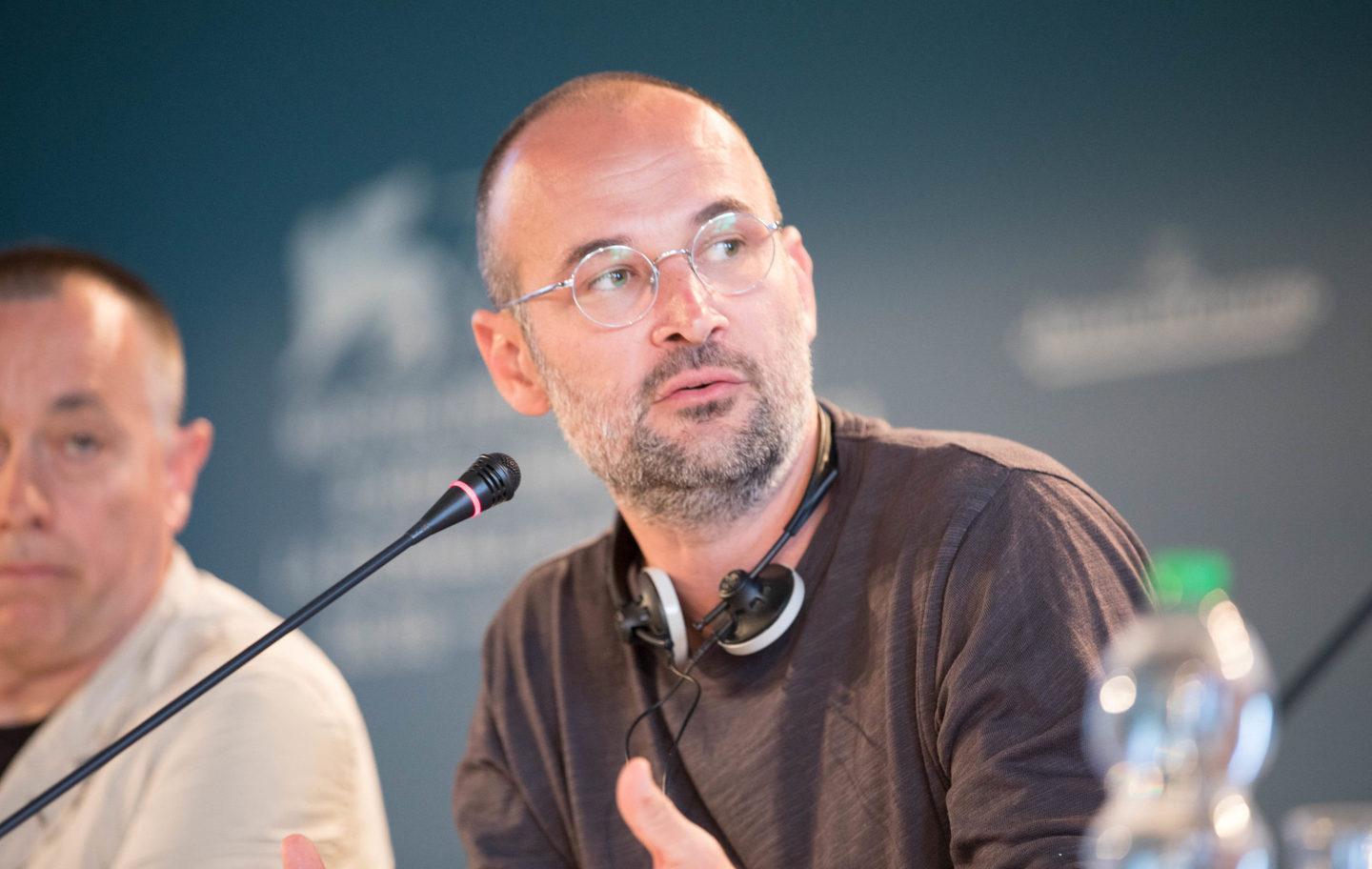 Il regista Alexander Nanau tra le miniere 