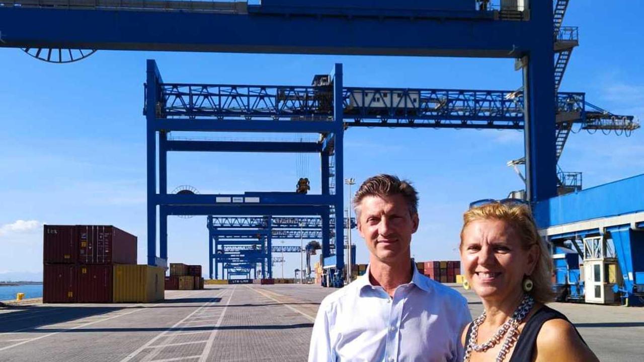 Porti, depositi e camion: Grendi cresce in Sardegna