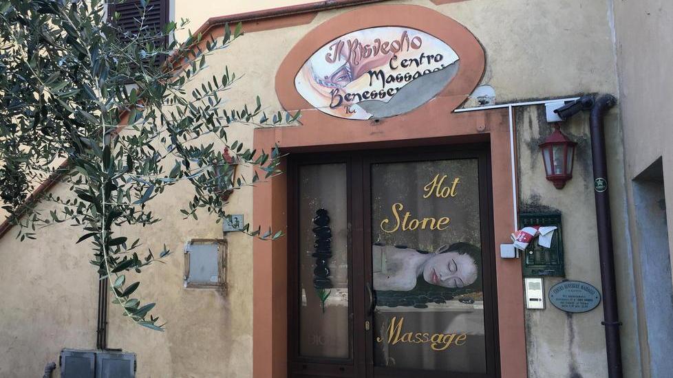 L'immobile che ospitava il centro massaggi è stato dissequestrato