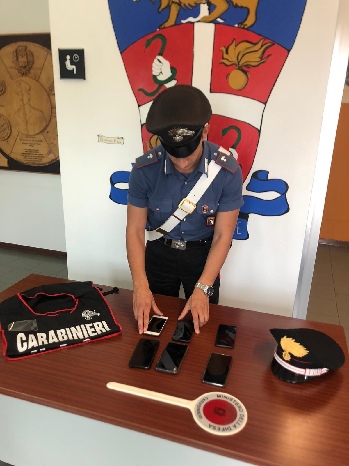 Dipendenti infedeli rubano sei cellulari da una ditta di spedizioni, denunciati in tre