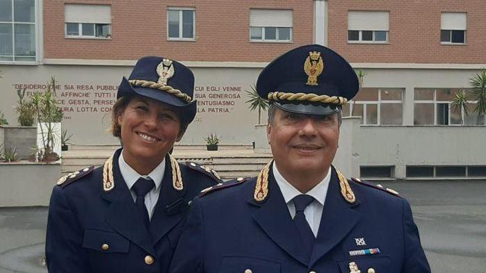 Il commissario capo Umberto Leonardo con la poliziotta che prenderà il suo posto all'ufficio del personale, Olga Arganese