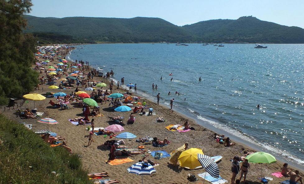 Diciotto anni di “melina” Intanto la spiaggia si assottiglia
