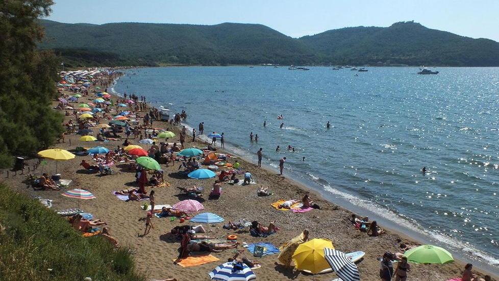 Diciotto anni di “melina” Intanto la spiaggia si assottiglia