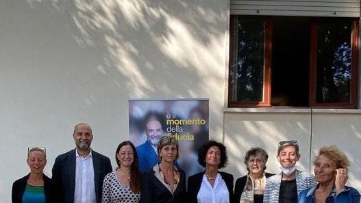 Azzurro Donna è con Lera