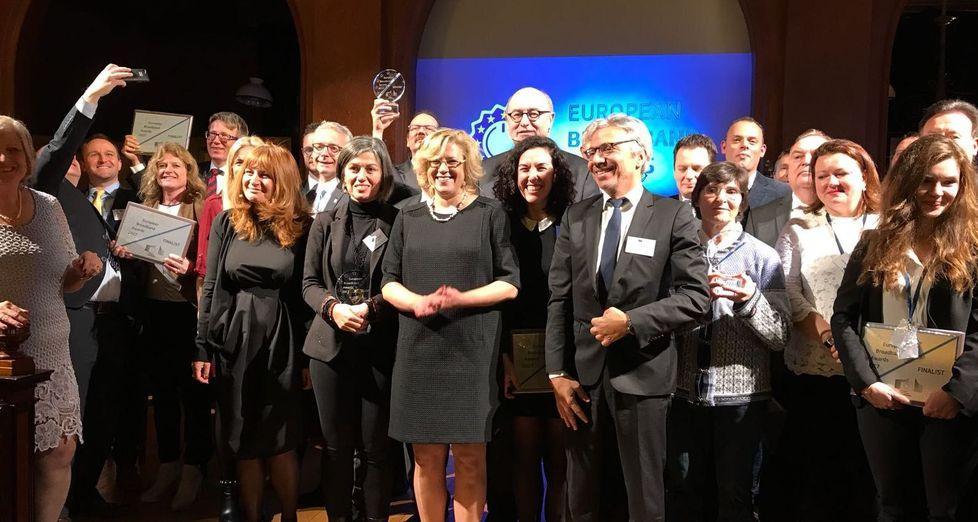 Il ministero diffida i centri sociali per il servizio internet di comunità 