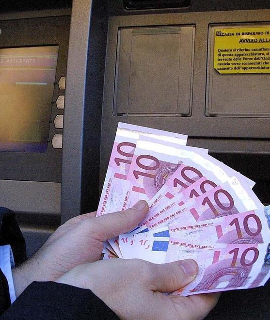 Vuole vendere un divano ma viene truffato