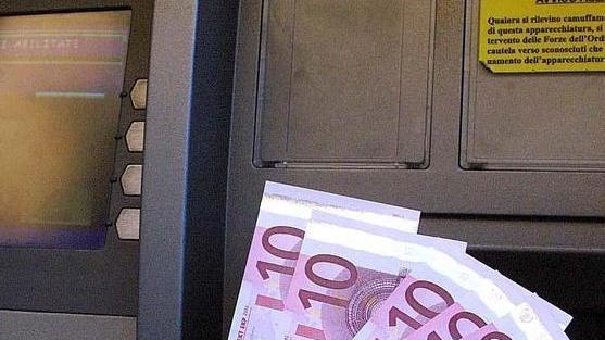 Vuole vendere un divano ma viene truffato