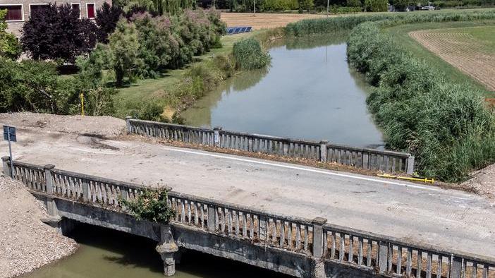 Ponte chiuso e disagi I residenti protestano
