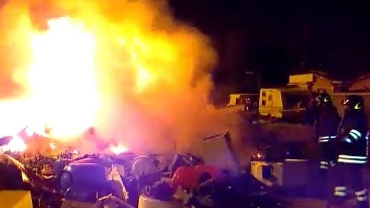 Incendio, chieste 13 condanne per i rom