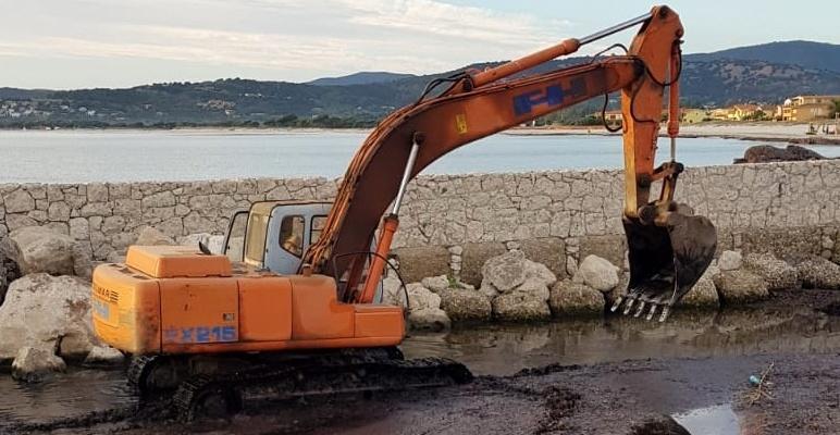 Operazione pulizia del canale Vivarelli 