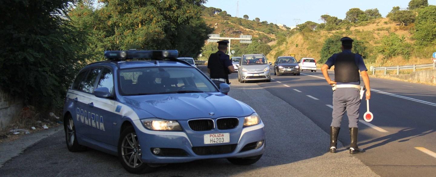 Cocaina e tanti soldi nel cruscotto 