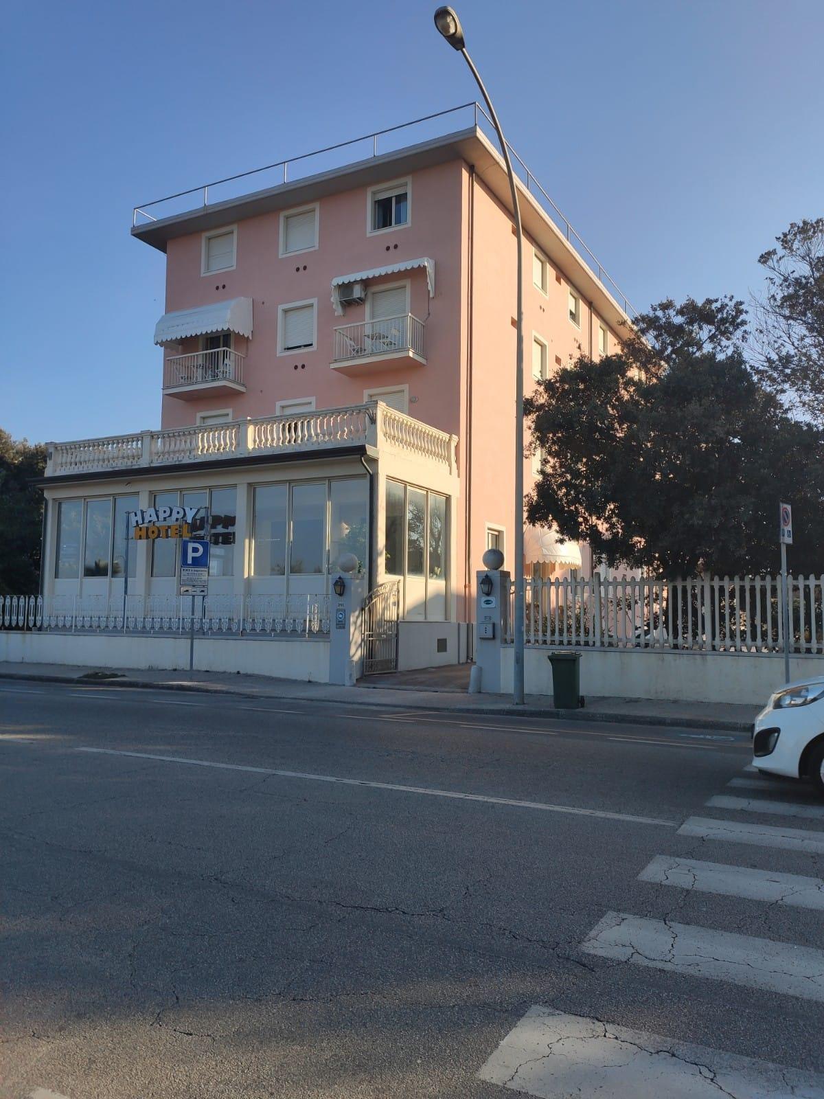 L'hotel Happy a Marina di Pietrasanta