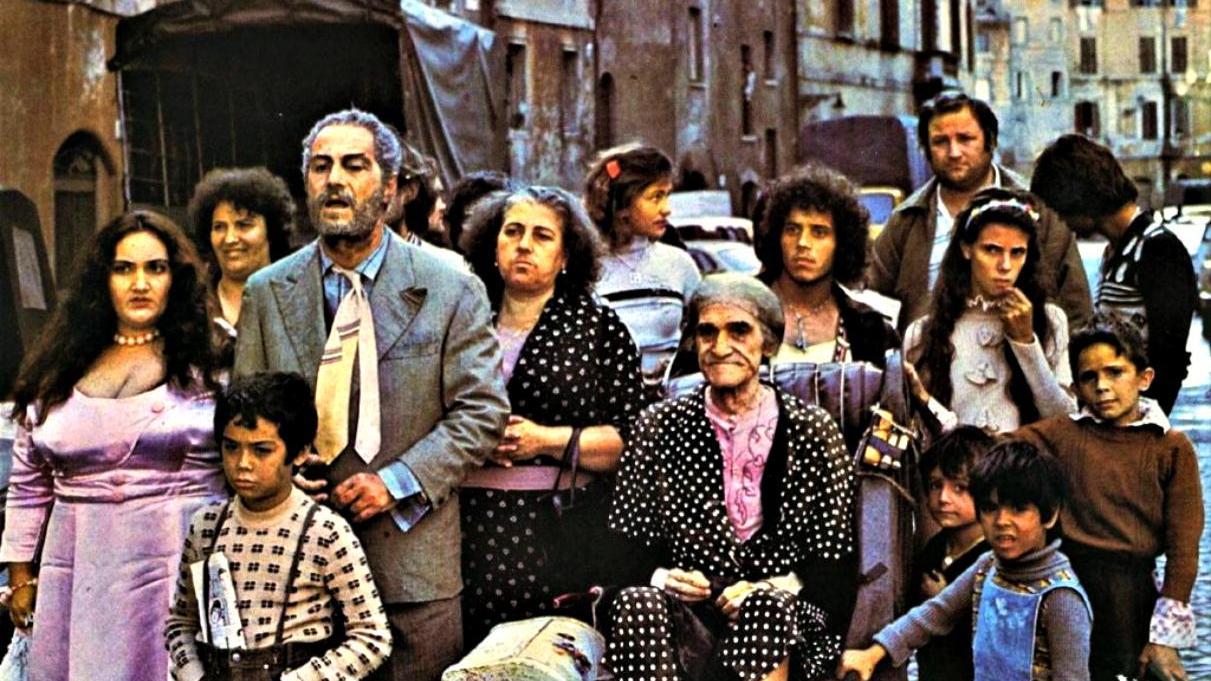 Una scena del film “Brutti, sporchi e cattivi”