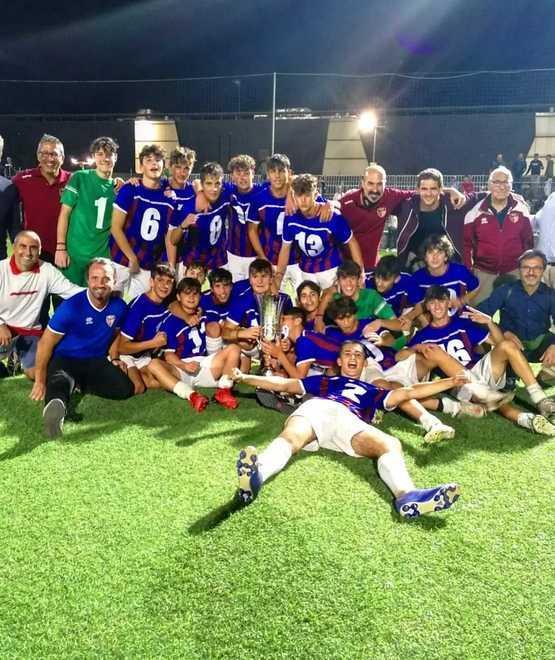La Nuova Grosseto alza la coppa al cielo 