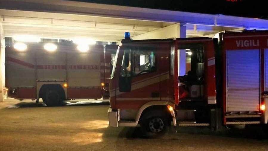Un piede incastrato nel macchinario Liberato dai pompieri